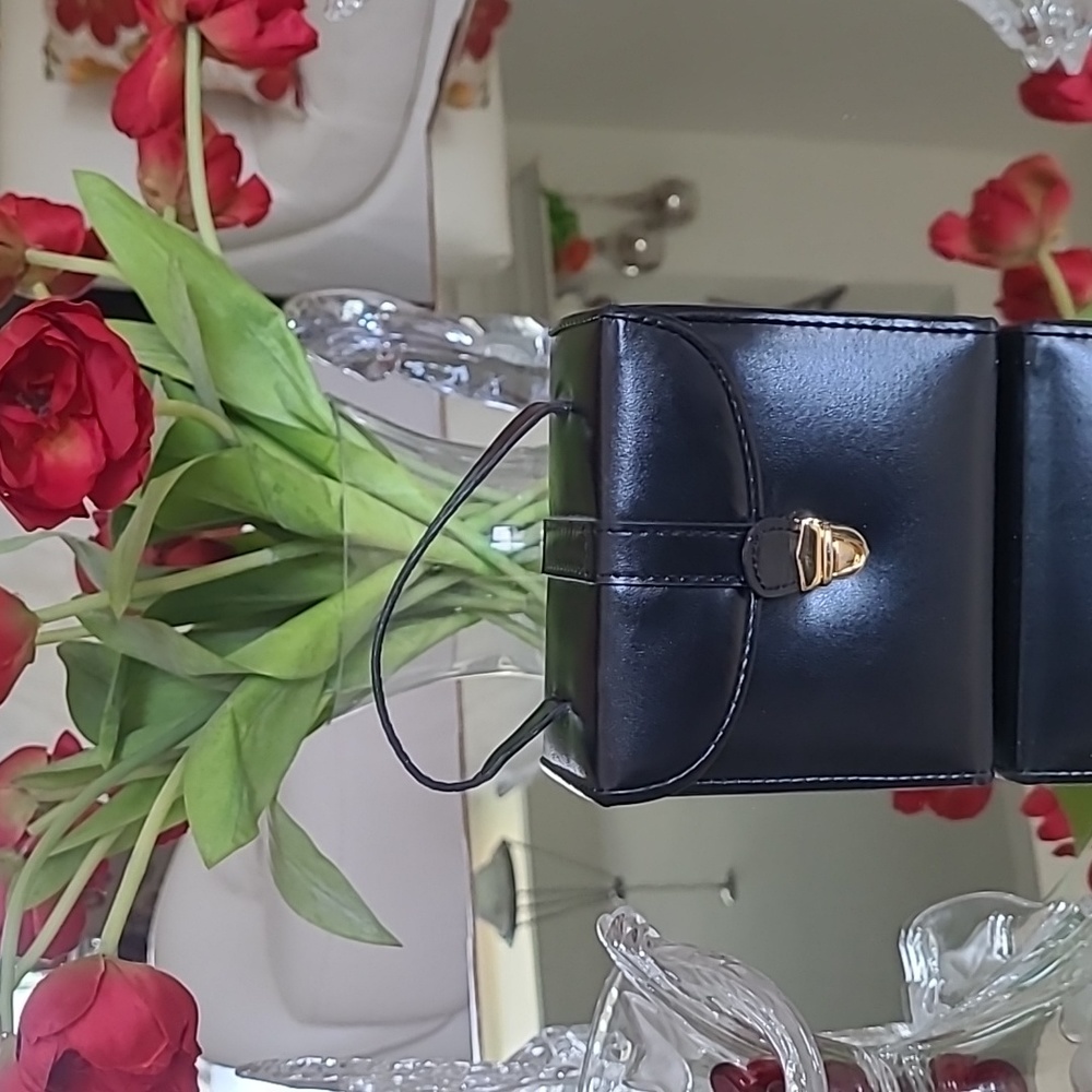 A Jewelry Box~ Shaped Like A Purse~Super Cute!